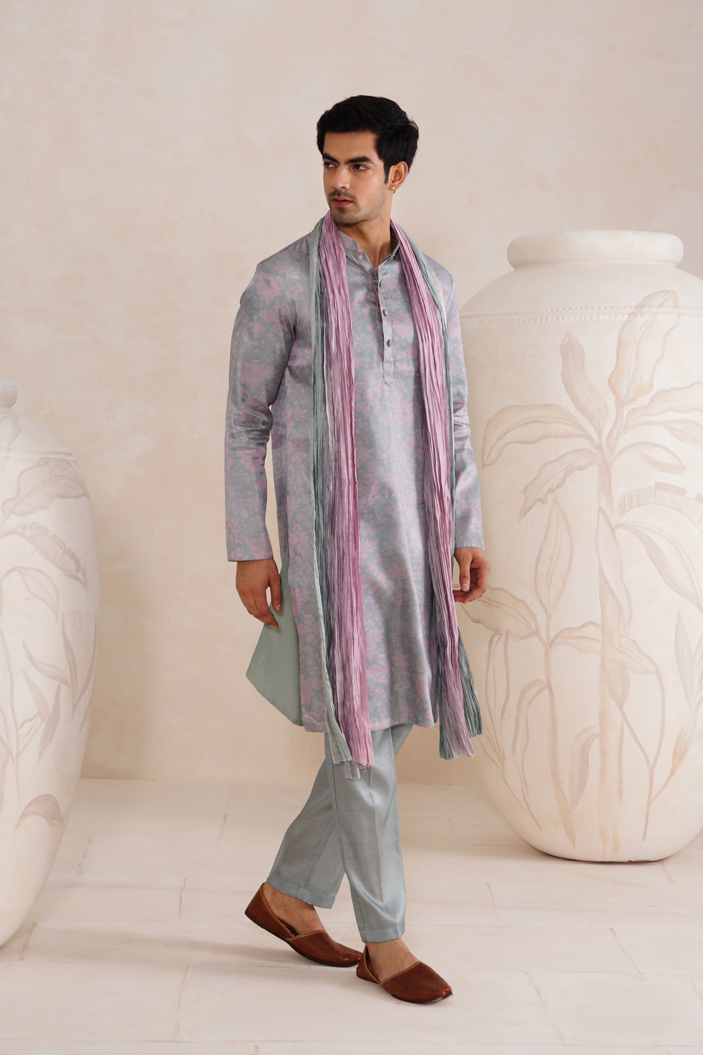 Cloud Grey Tussar Silk Print Kurta Set With Crush Ombre Dupatta